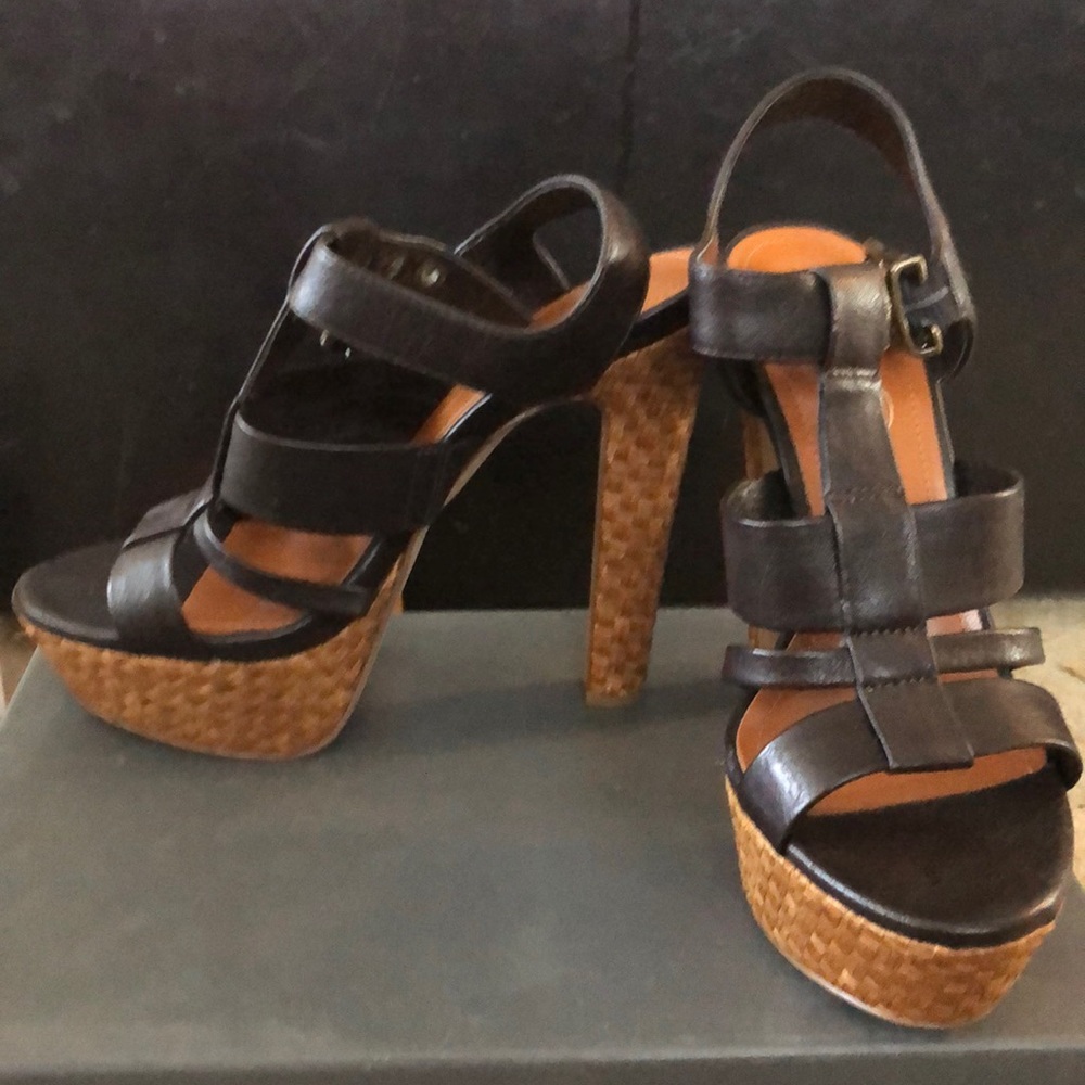 Jessica Simpson gently used heels